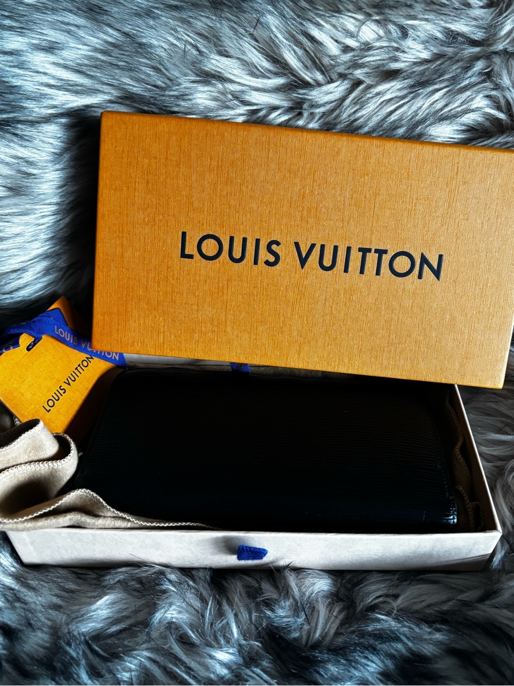 Authentic Louis Vuitton Black Epi Leather Zip-Around Wallet w/ LV box & dustbag